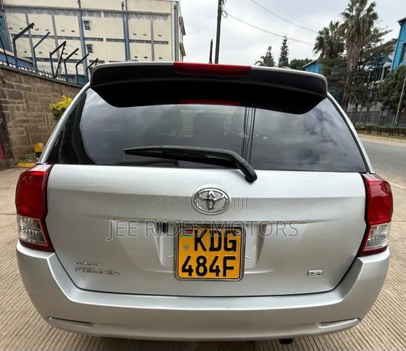 Toyota Corolla Fielder 2014