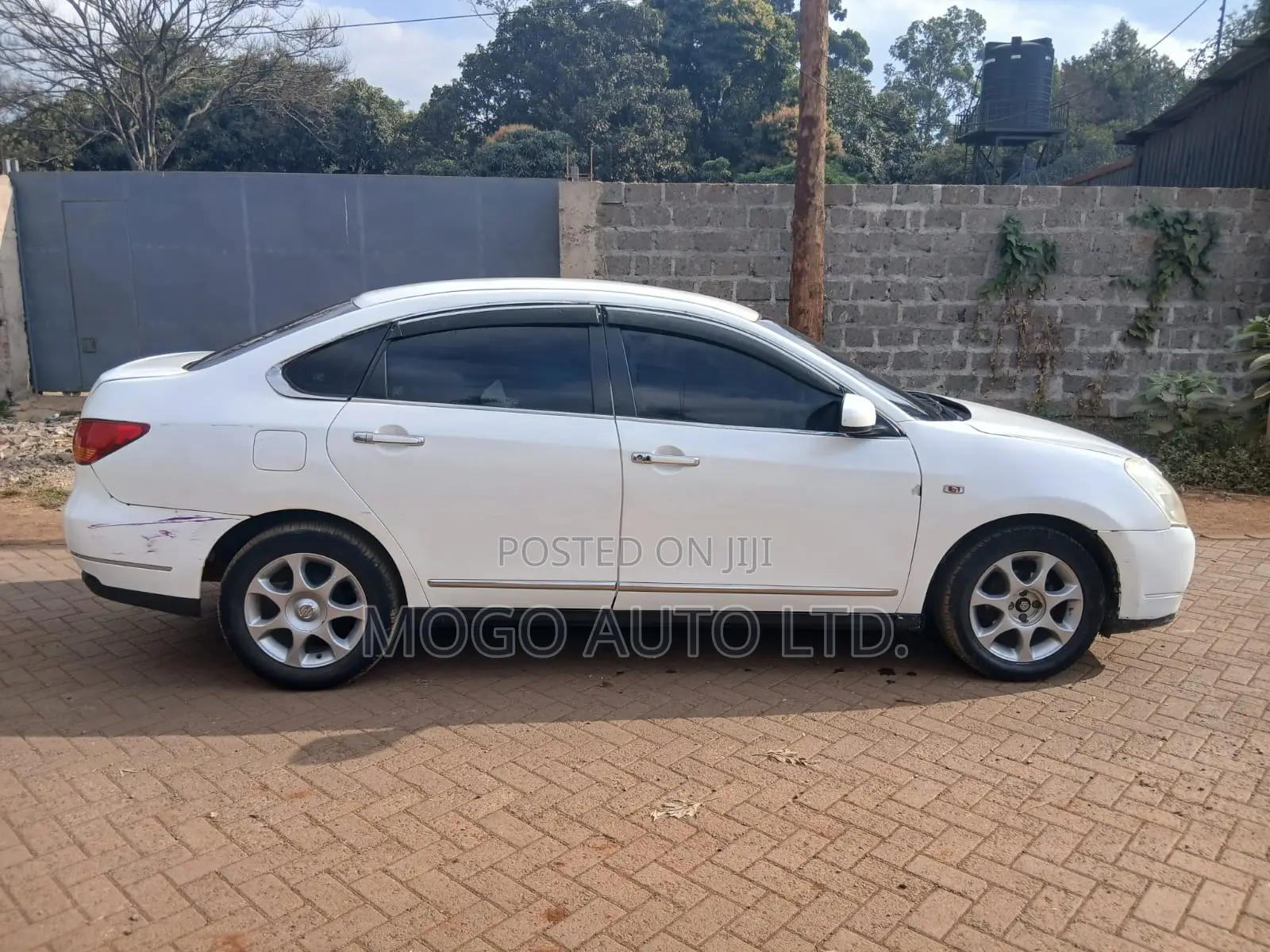 Nissan Bluebird 2009 White