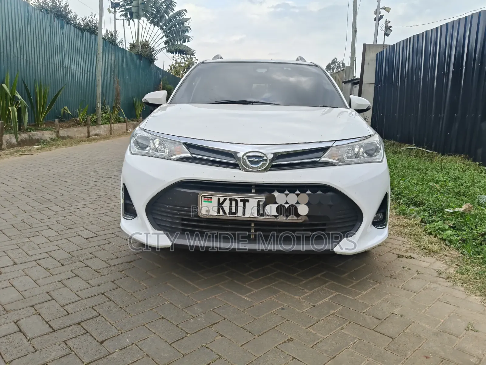 Toyota Corolla Fielder 1.5 Hybrid FWD 2018 White