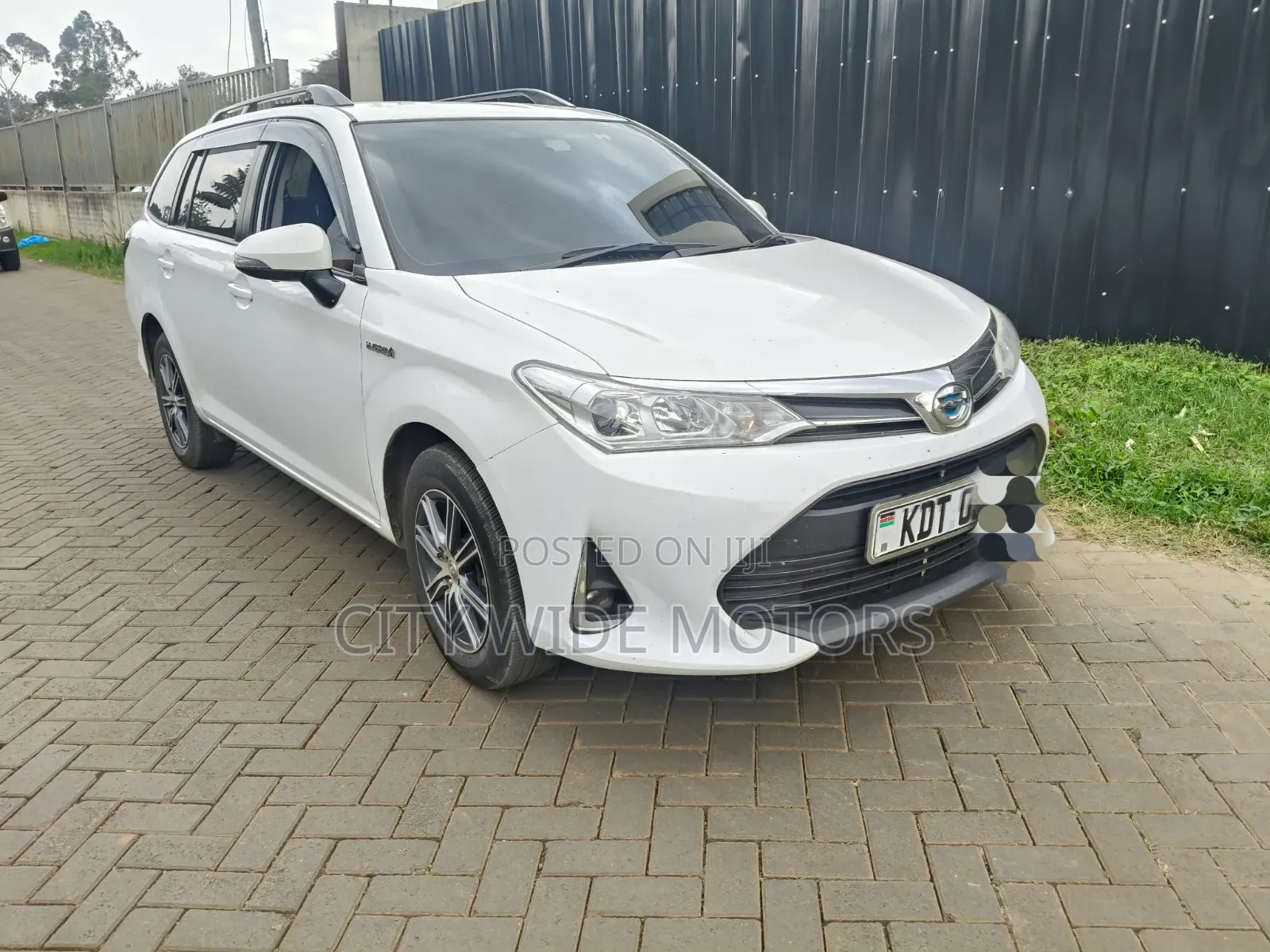 Toyota Corolla Fielder 1.5 Hybrid FWD 2018 White