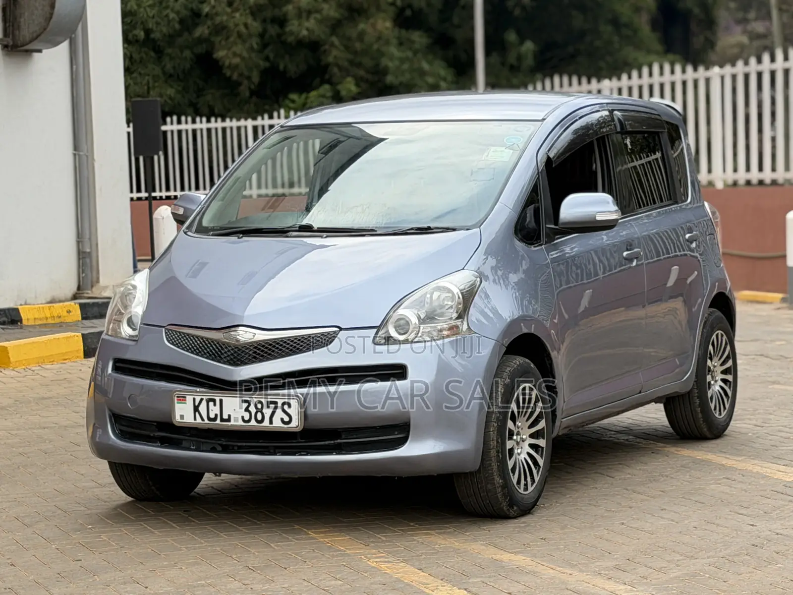 Toyota Ractis 2010 Blue
