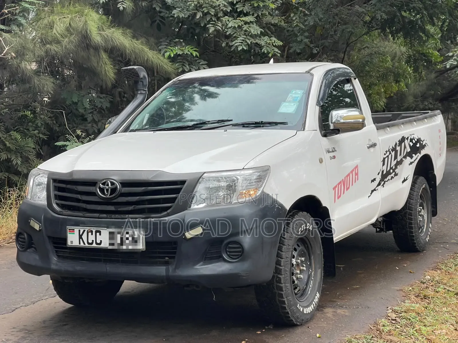 Toyota Hilux 2011 White