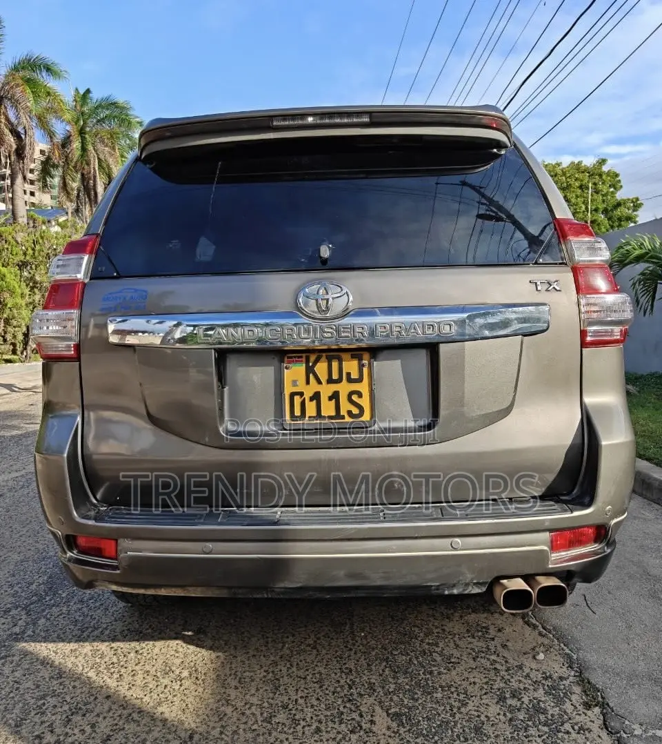 Toyota Land Cruiser Prado 2016 Gray