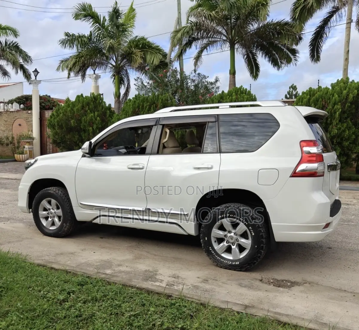 Toyota Land Cruiser Prado 2015 White