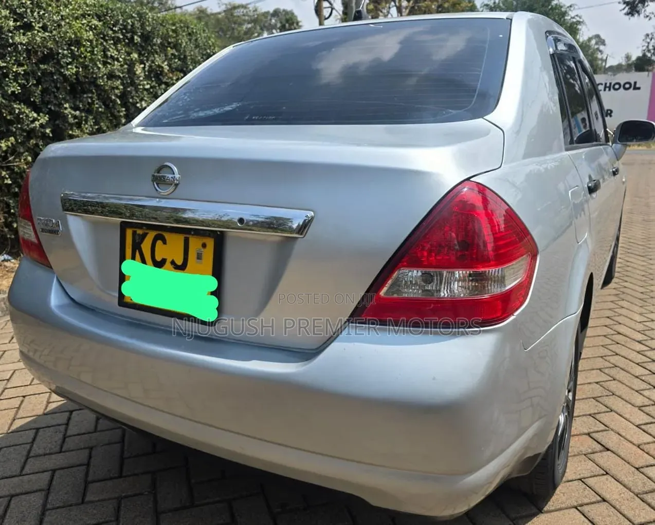 Nissan Tiida 2009 Silver