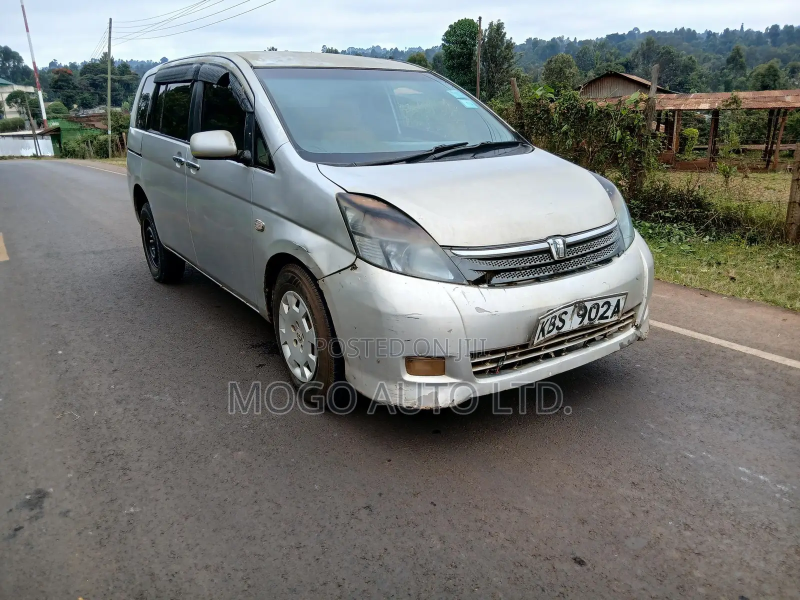 Toyota ISIS 2005 Silver