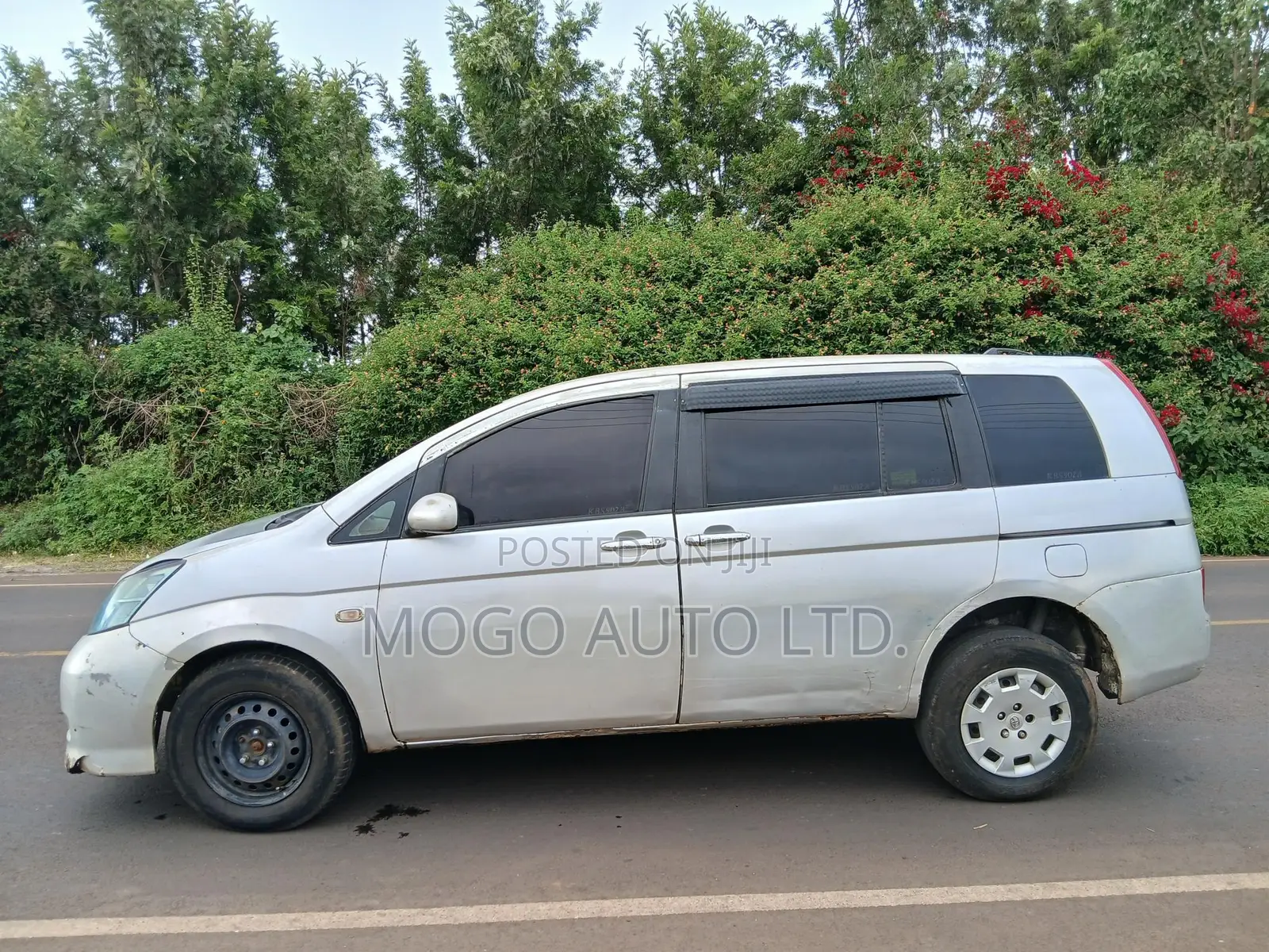 Toyota ISIS 2005 Silver