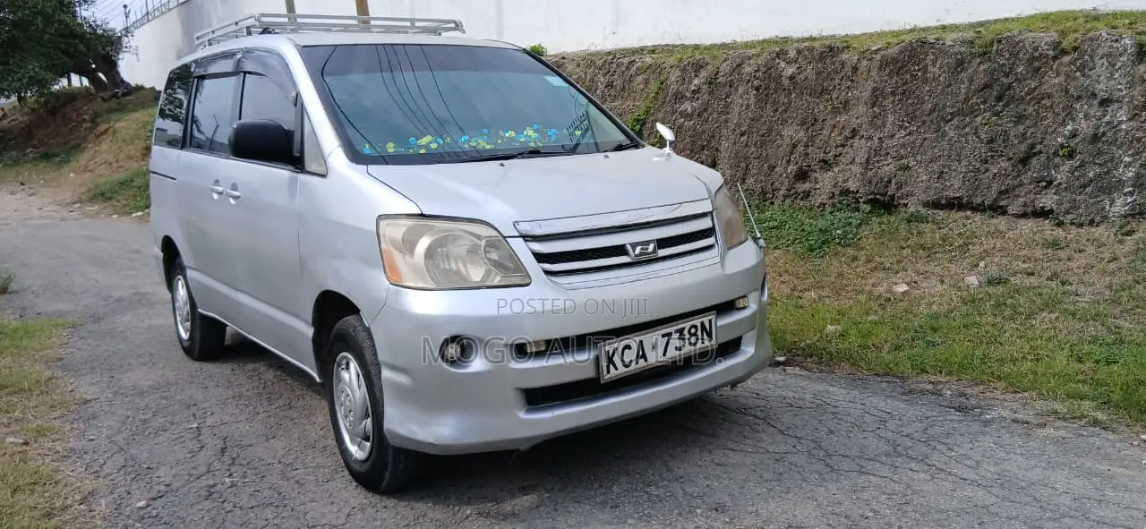 Toyota Noah 2007 Silver