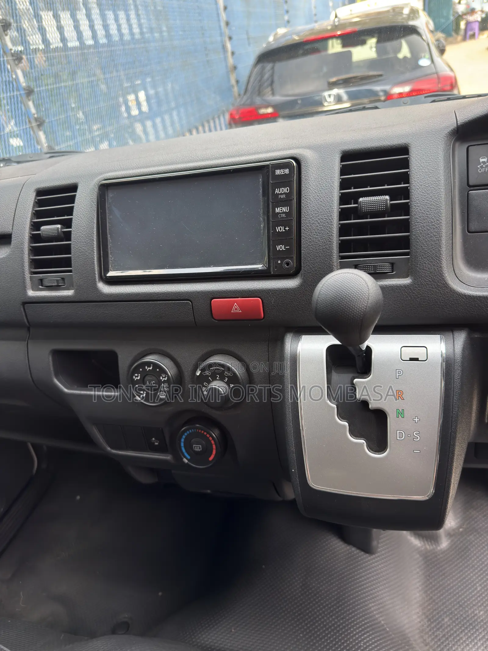 Toyota HiAce 2019 White