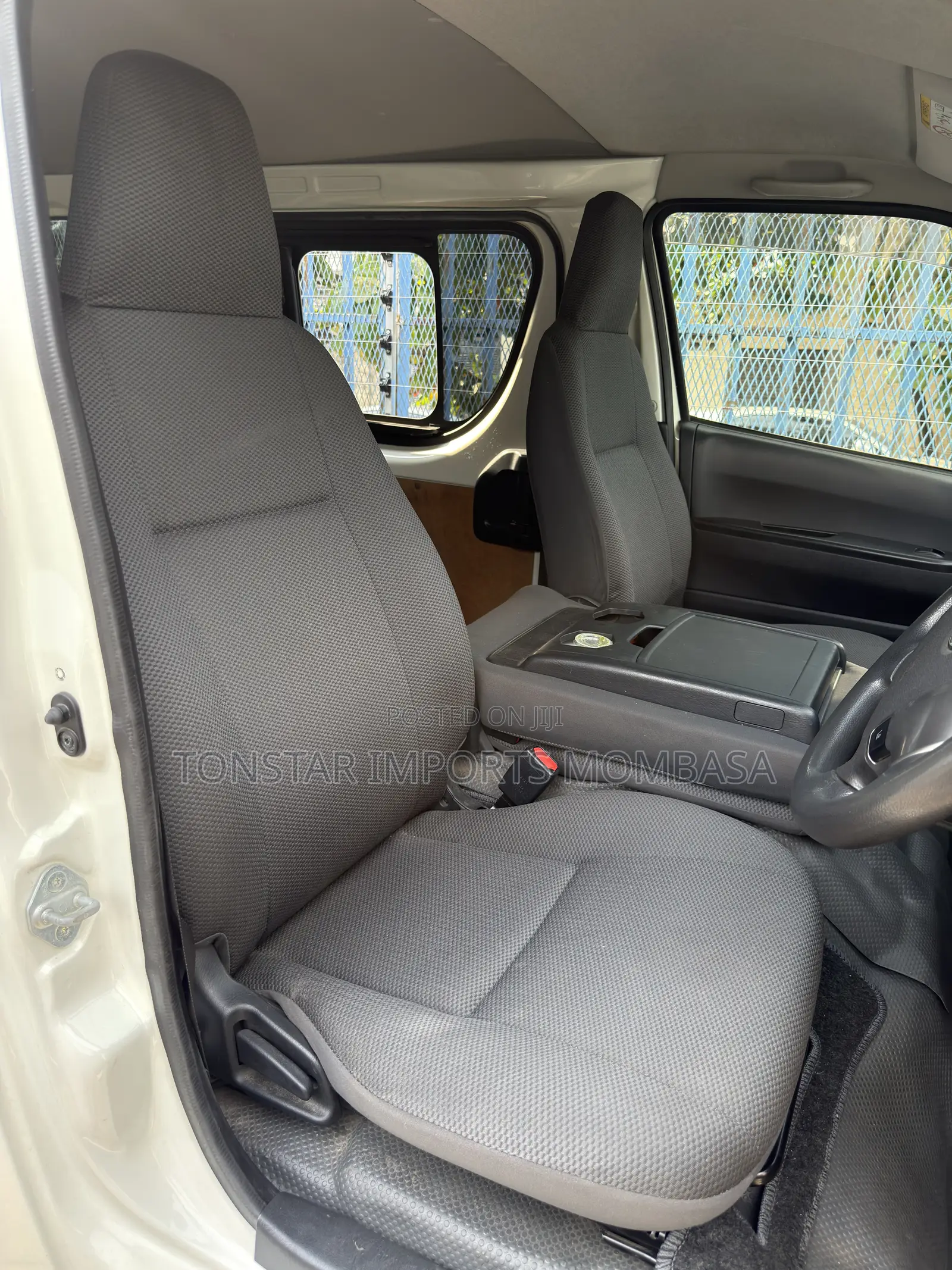 Toyota HiAce 2019 White