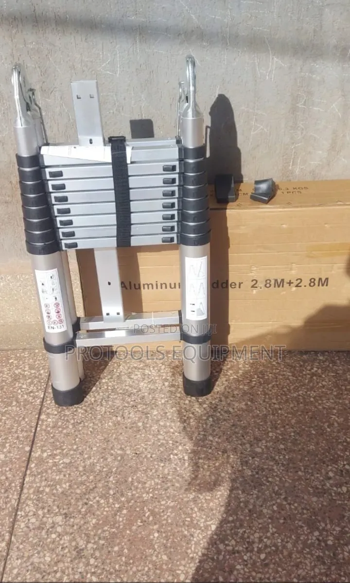 2.8 by 2.8 M Double Telescopic Ladder