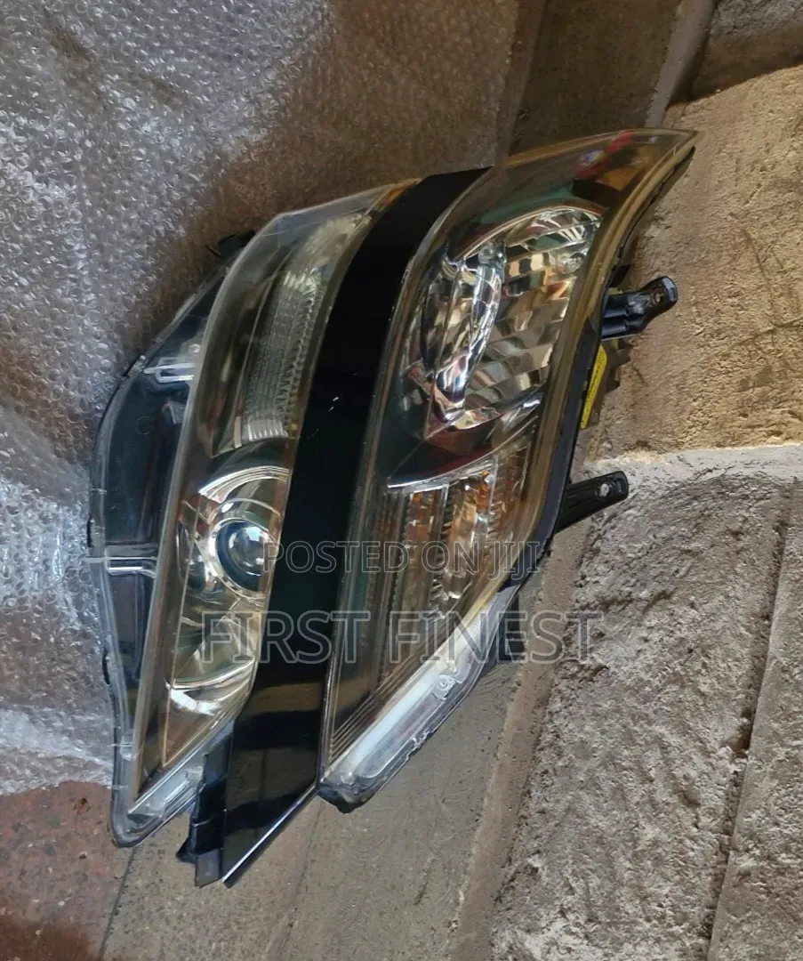 Toyota Vellfire 2012 Xenon