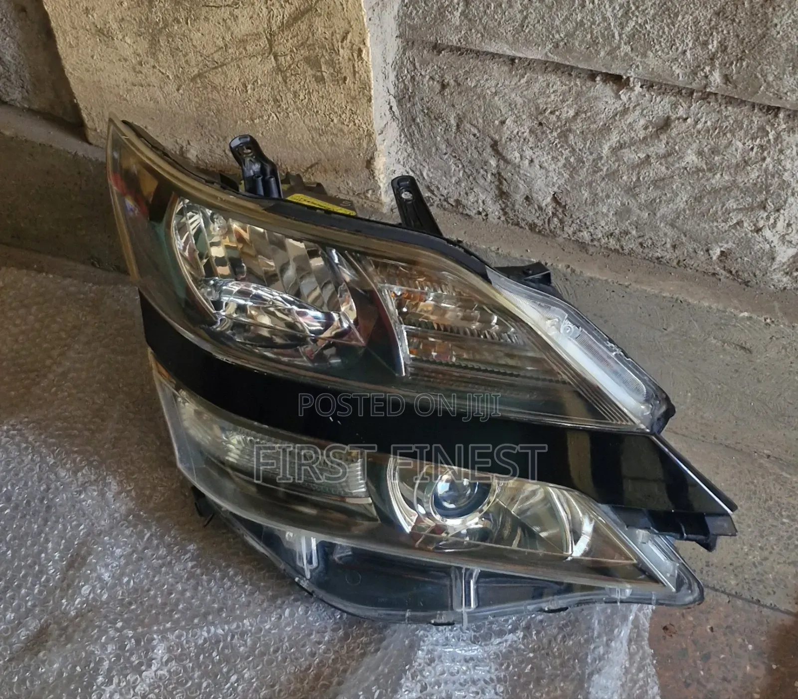 Toyota Vellfire 2012 Xenon