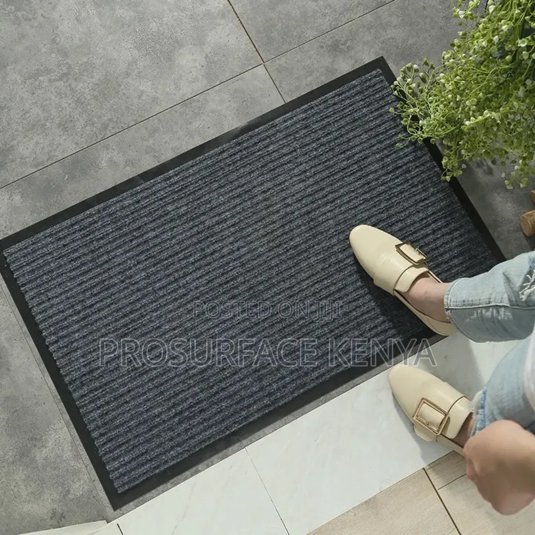 Premium Ribbed Entrance Mat 80×120cm – KSh 2,999
