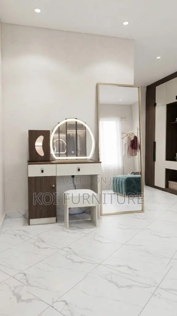Dressers; Classic Elegant Vanity Set With Lighting
