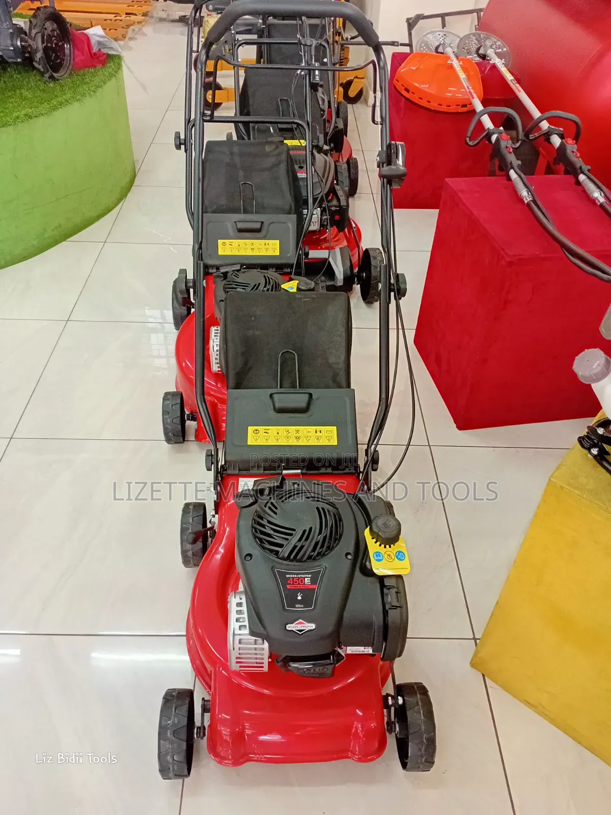 125cc Briggs and Stratton 16" Petrol Powered Lawn Mower