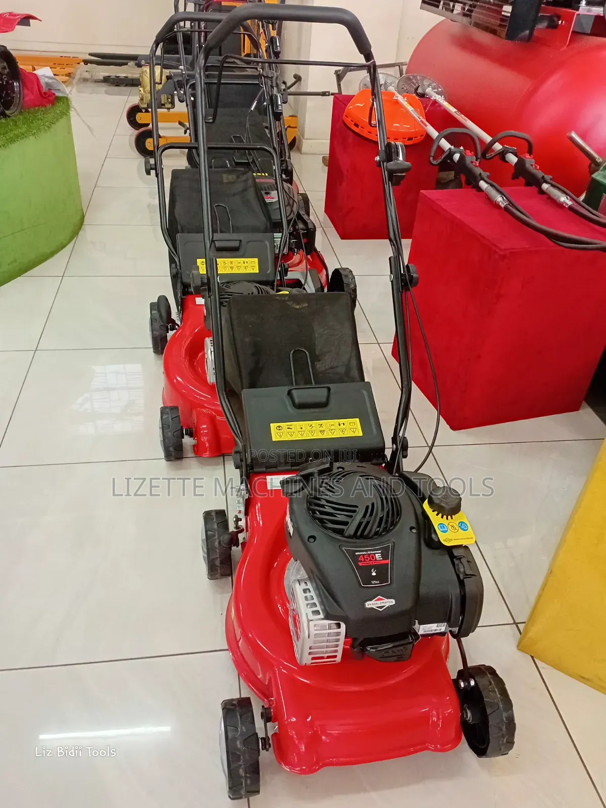 125cc Briggs and Stratton 16" Petrol Powered Lawn Mower