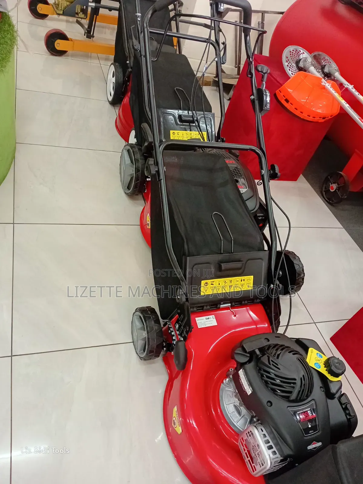 WYS18 Briggs and Stratton 18" Petrol Powered Lawn Mower 140cc