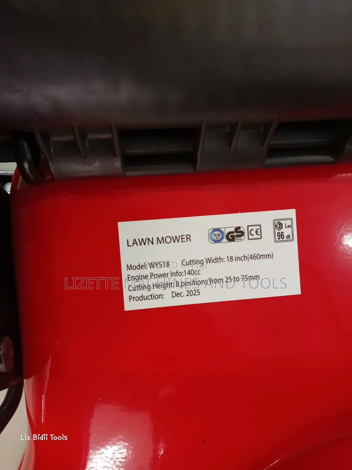 WYS18 Briggs and Stratton 18" Petrol Powered Lawn Mower 140cc
