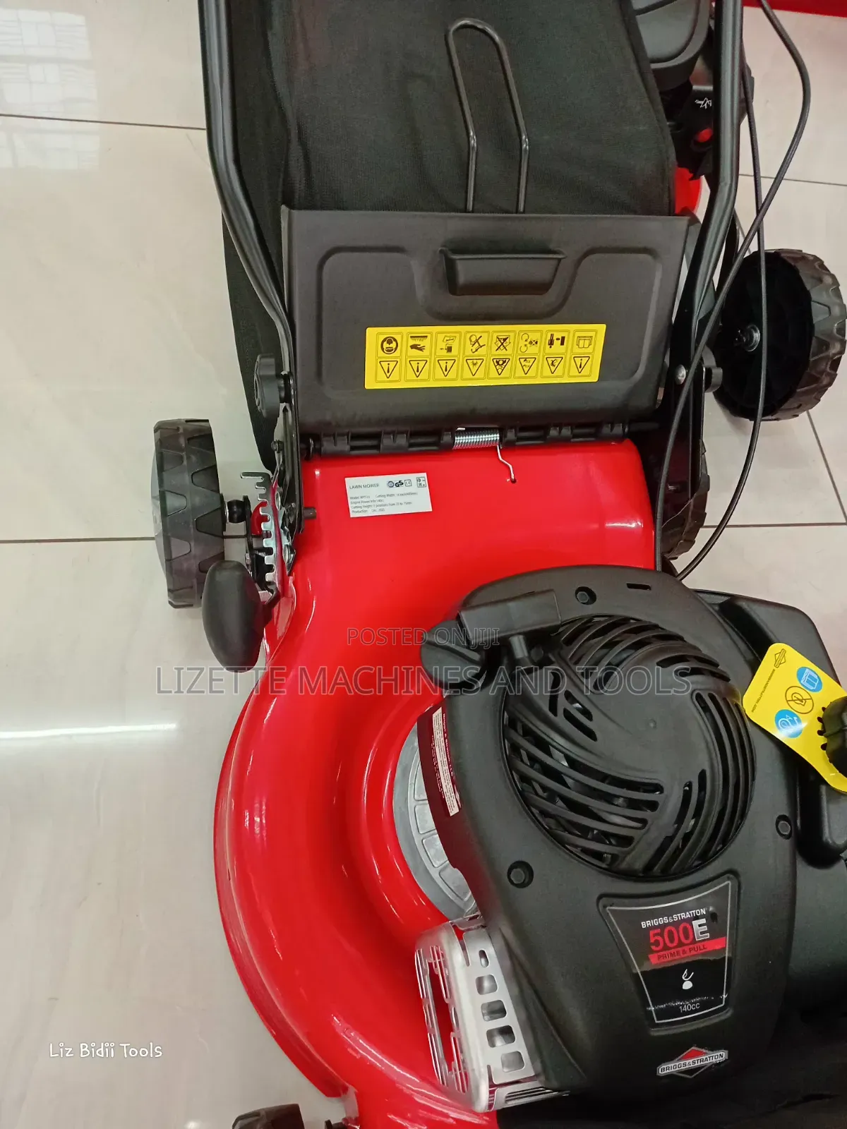 WYS18 Briggs and Stratton 18" Petrol Powered Lawn Mower 140cc