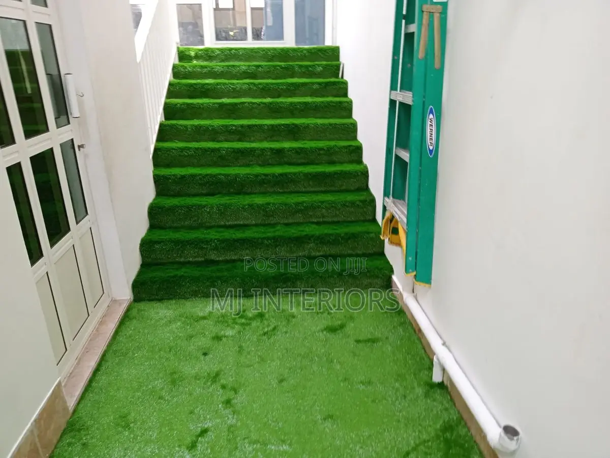 Green Grass Carpet for Home Gardens and Outdoor Decoration