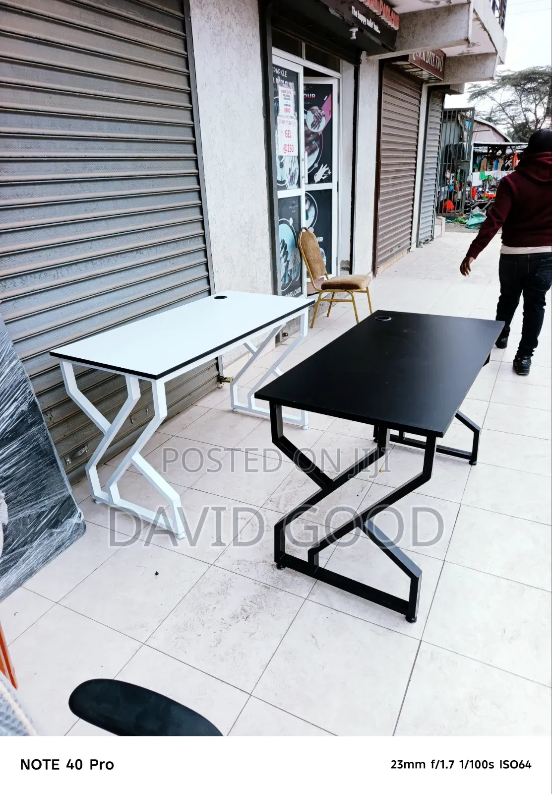 Black and White Available Tables