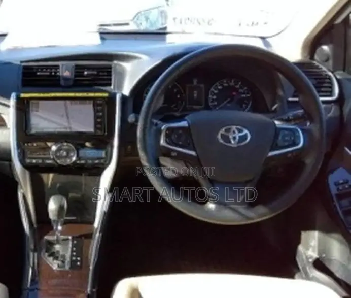 Toyota Premio 2020 Off white