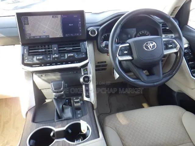 Toyota Land Cruiser LC300 2023