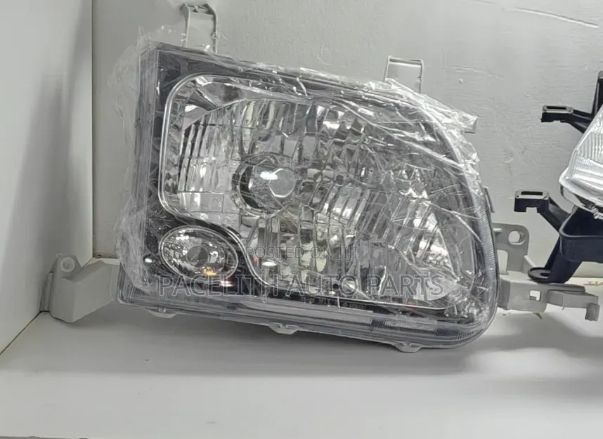 Head Lamp / Head Light Noah Cr40 1996/1997/1998 / SR40