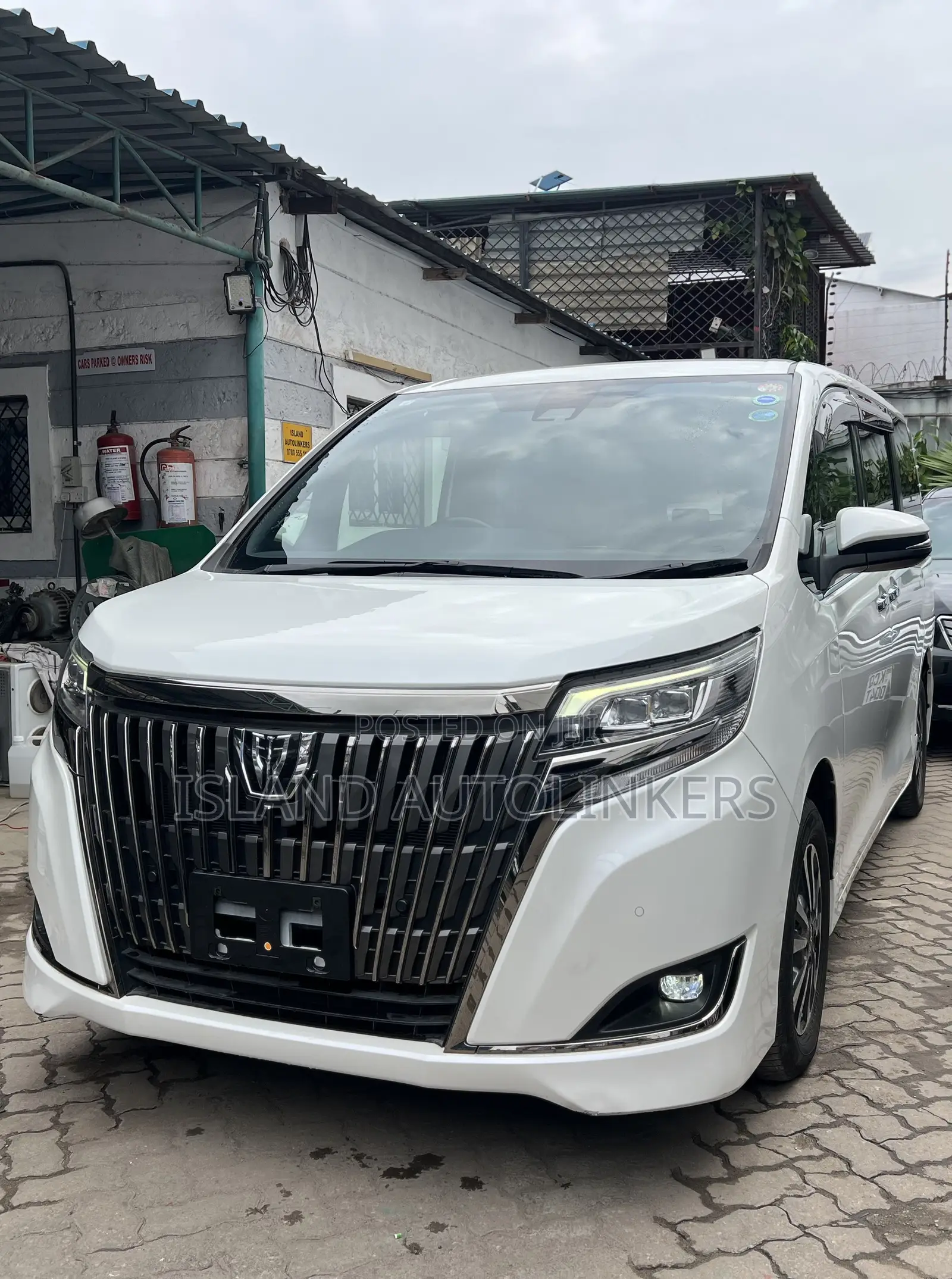 Toyota Esquire 2.0 FWD (7 seater) 2019 White