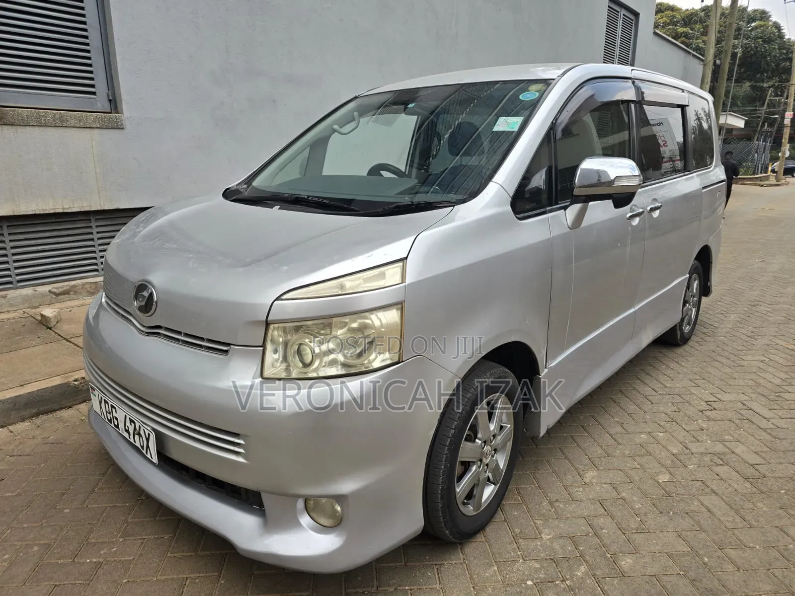 Toyota Voxy 2009 Silver