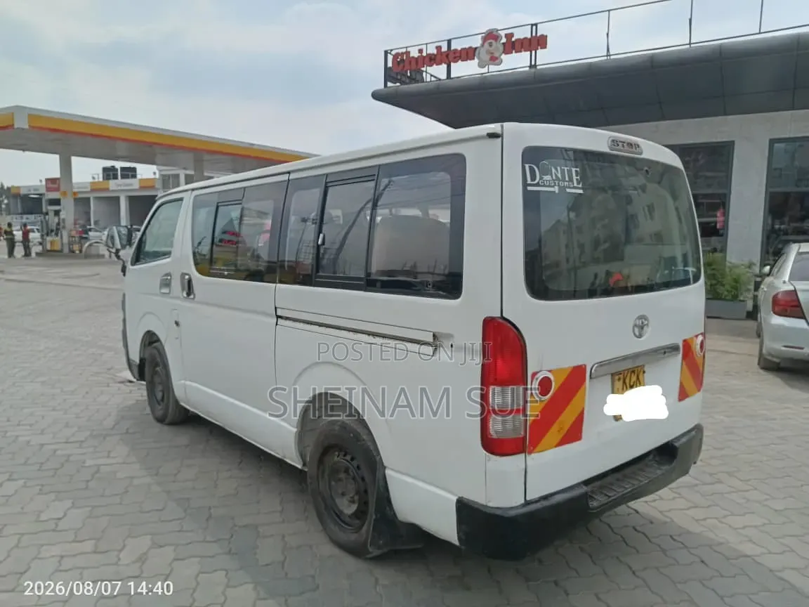 Toyota HiAce 2009 White