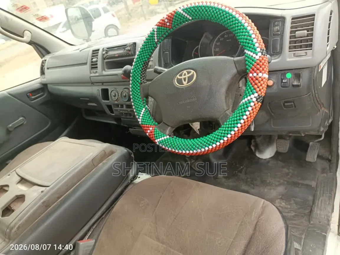 Toyota HiAce 2009 White