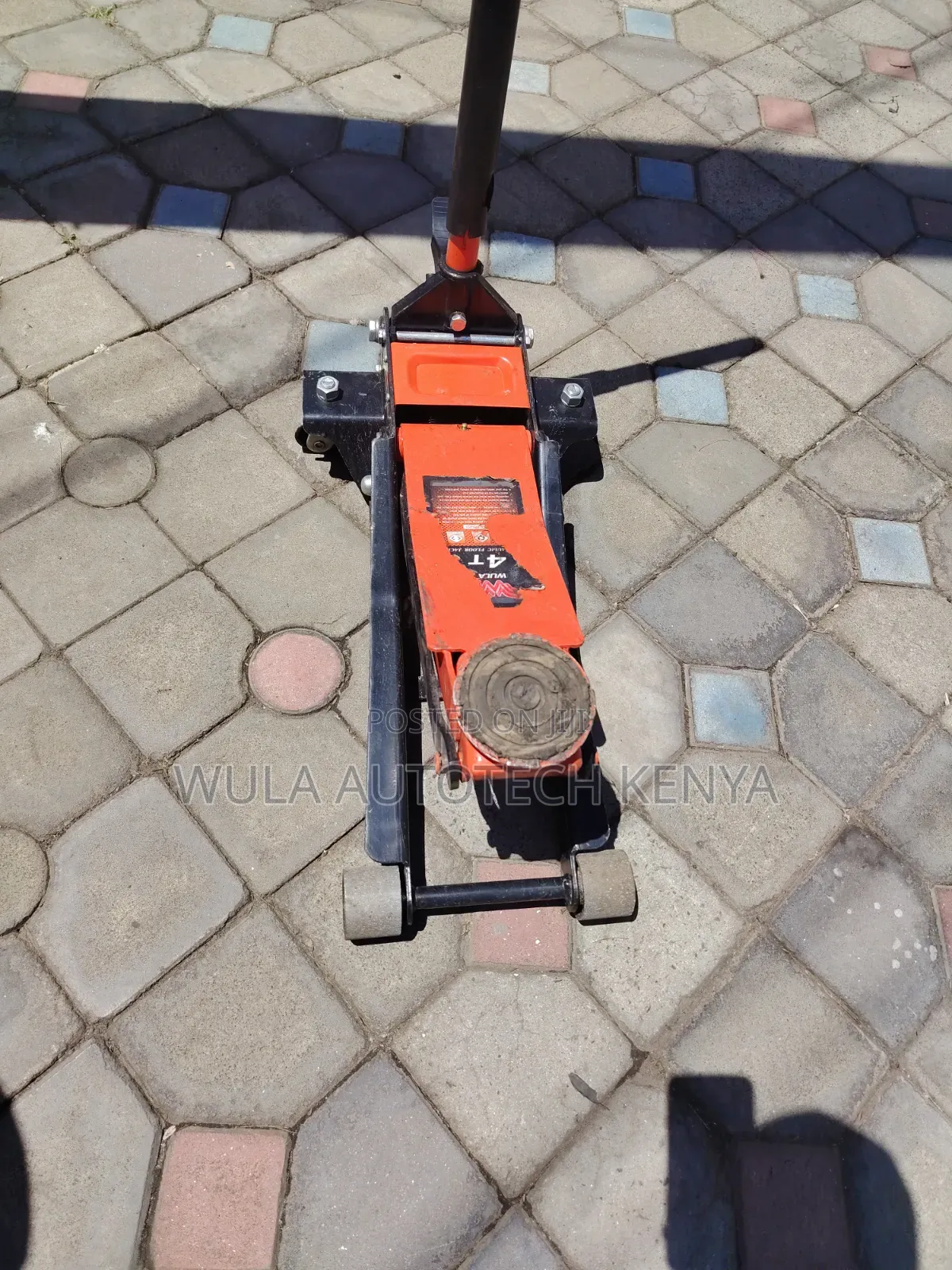 Stable Wheels for Easy Movement 4tns Trolley Jack Machine Sunshine