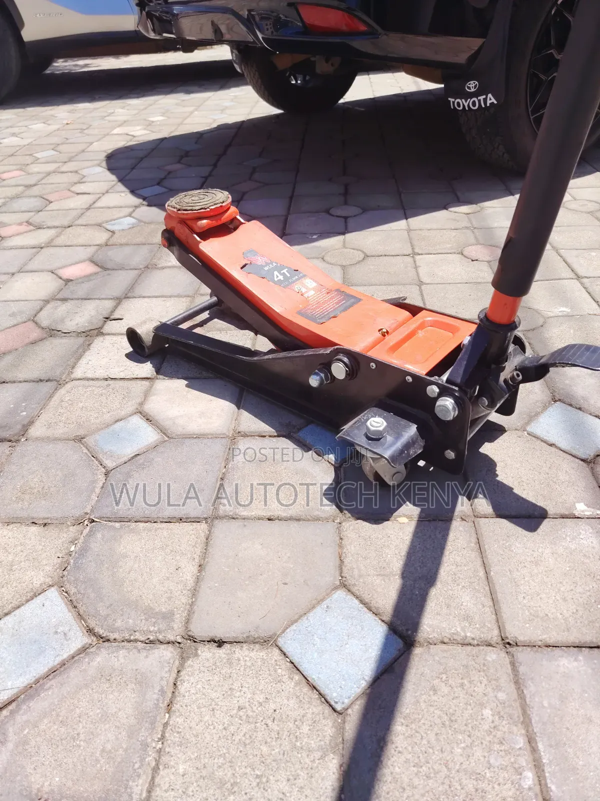 Stable Wheels for Easy Movement 4tns Trolley Jack Machine Sunshine
