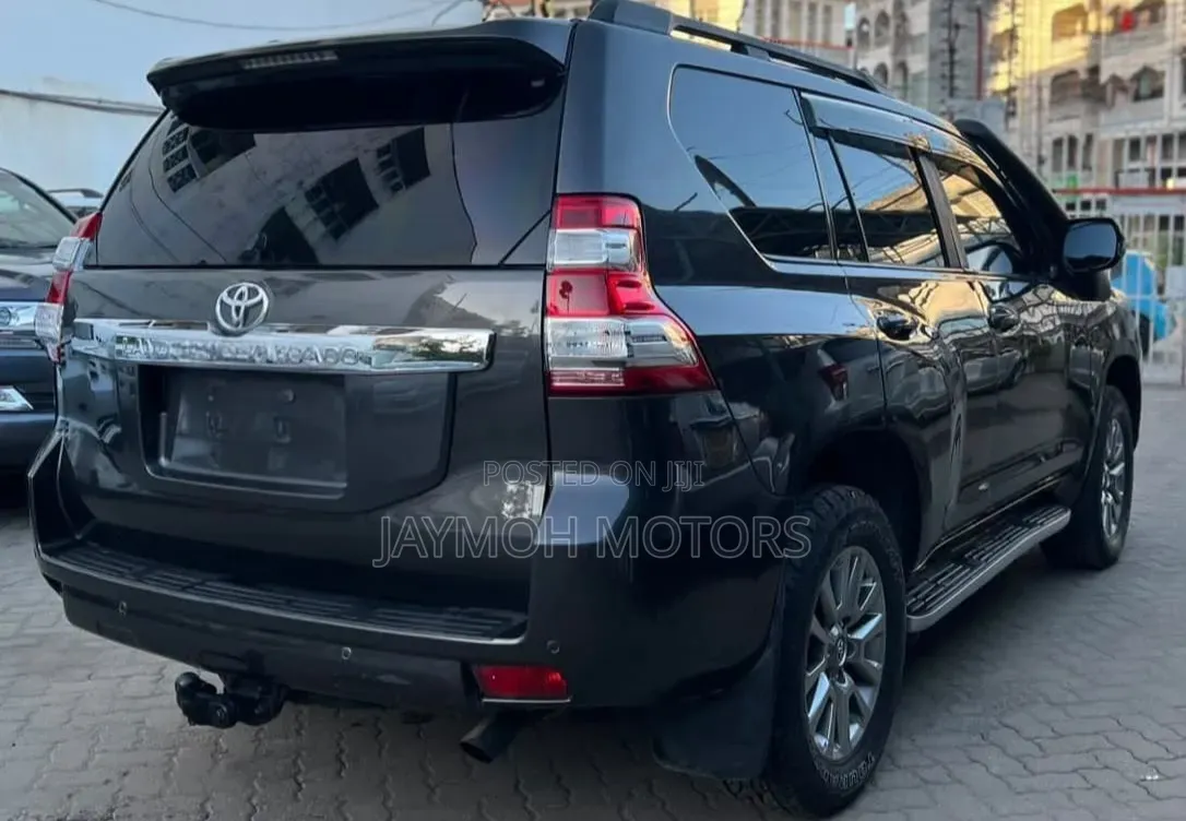 Toyota Land Cruiser Prado 2013 Gray