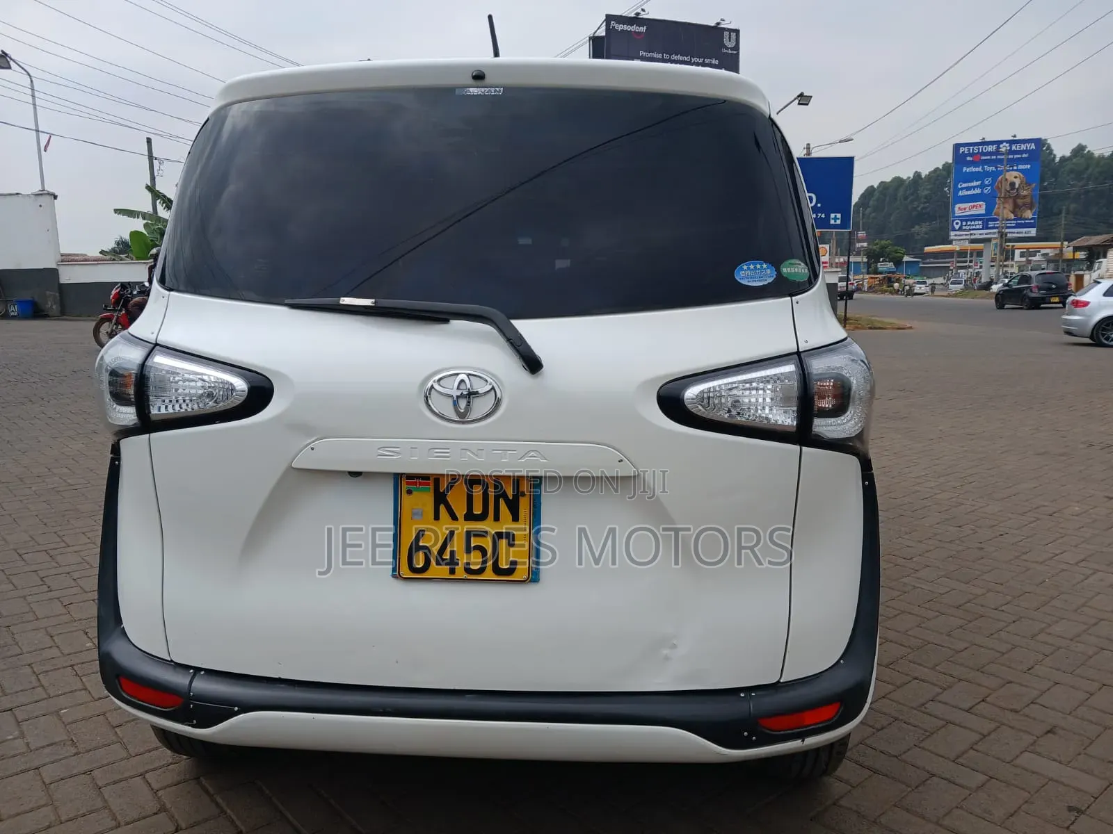 Toyota Sienta 2016 White