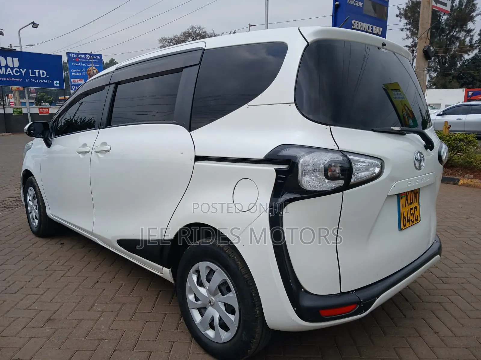 Toyota Sienta 2016 White