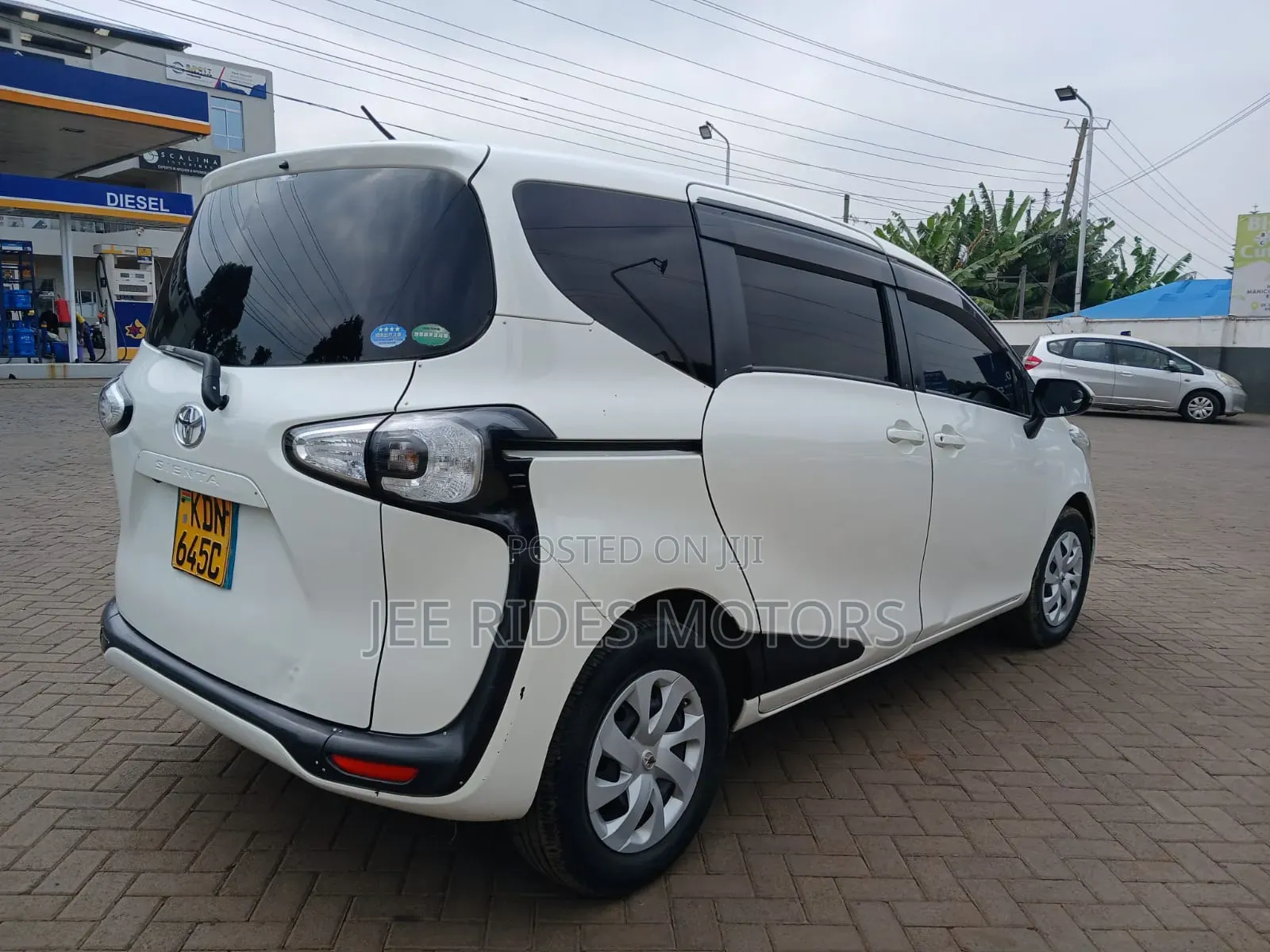 Toyota Sienta 2016 White