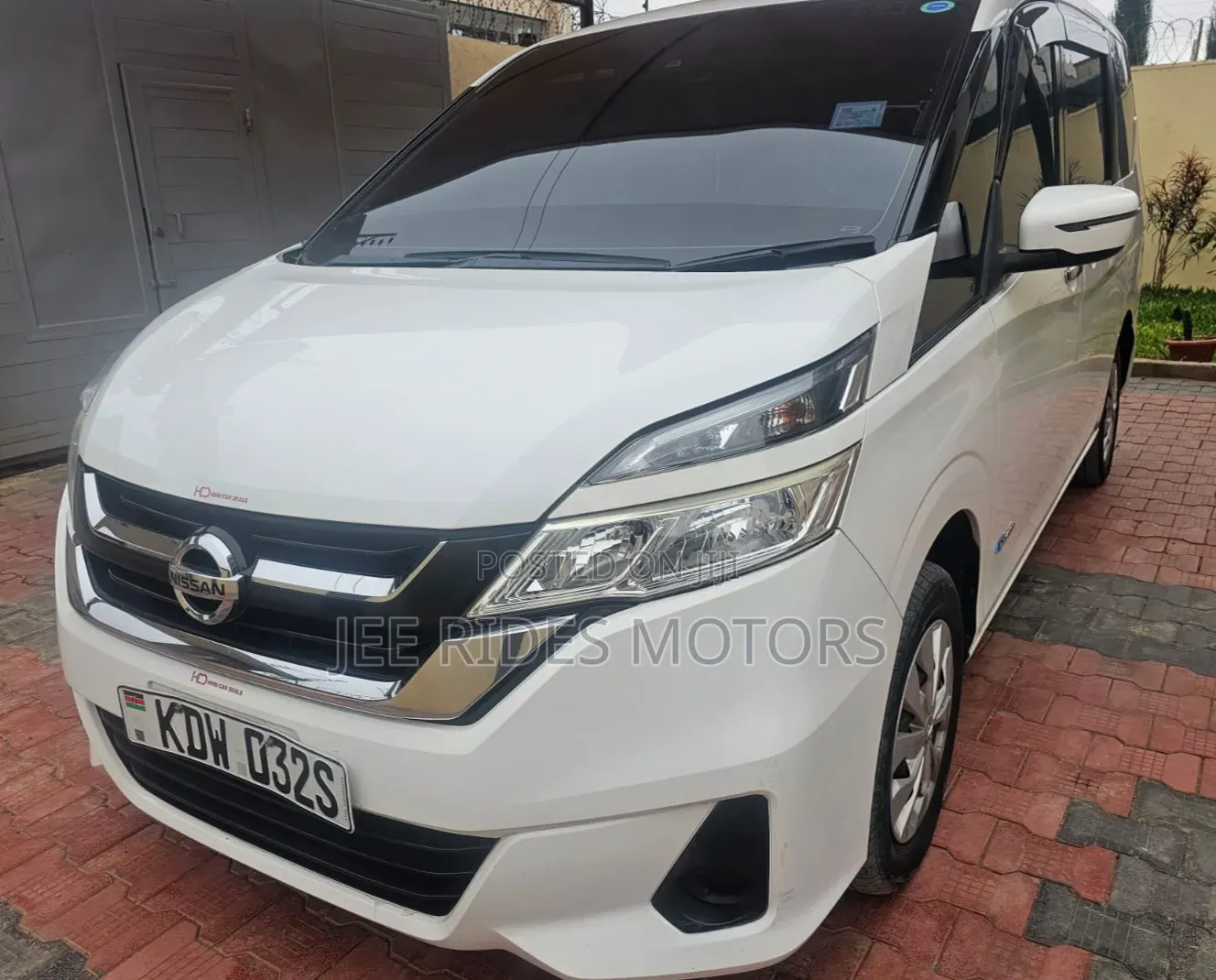 Nissan Serena 2018 White