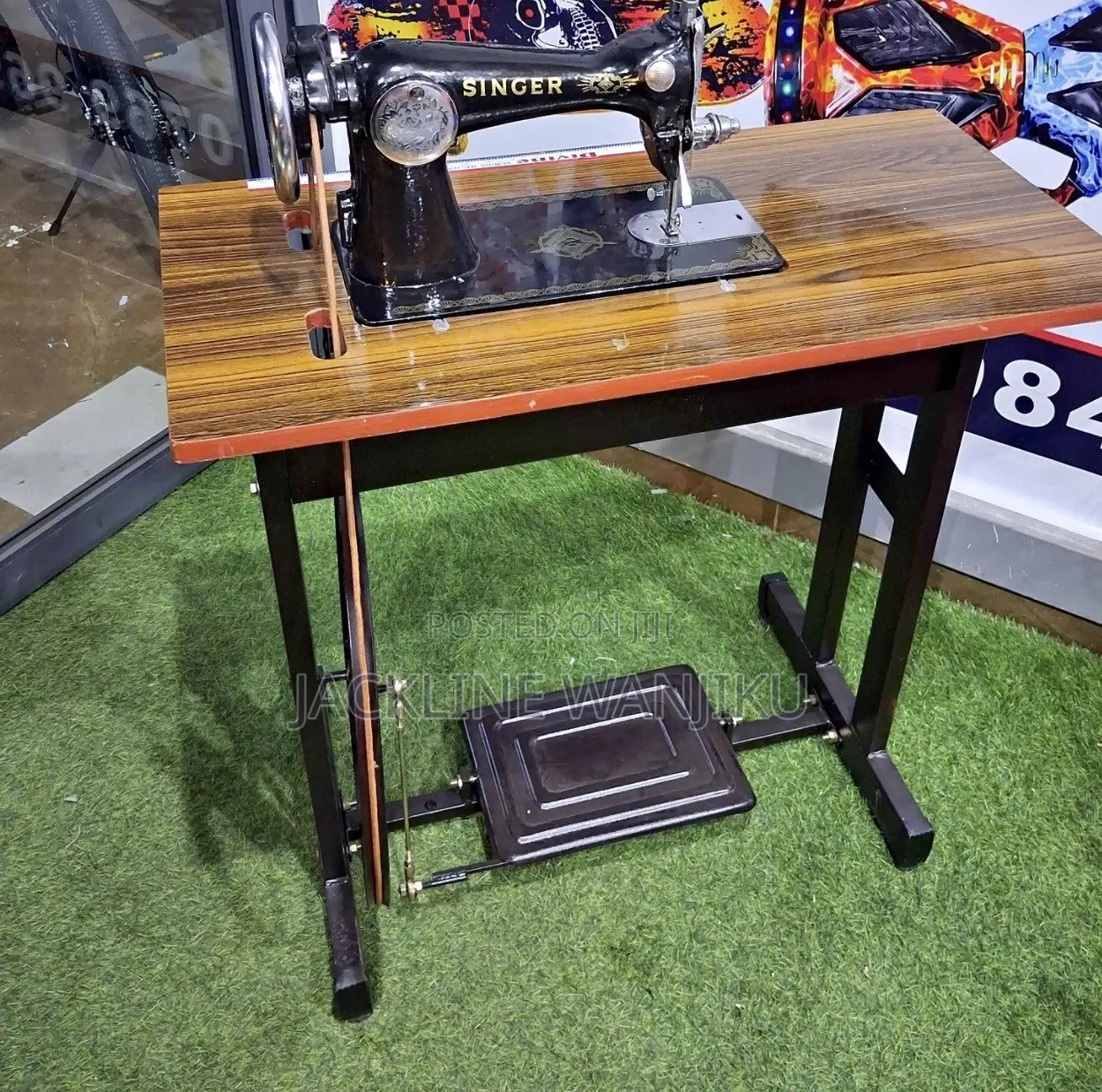 Singer Sewing Machine With Imported Table/Singer Sewing Commercial