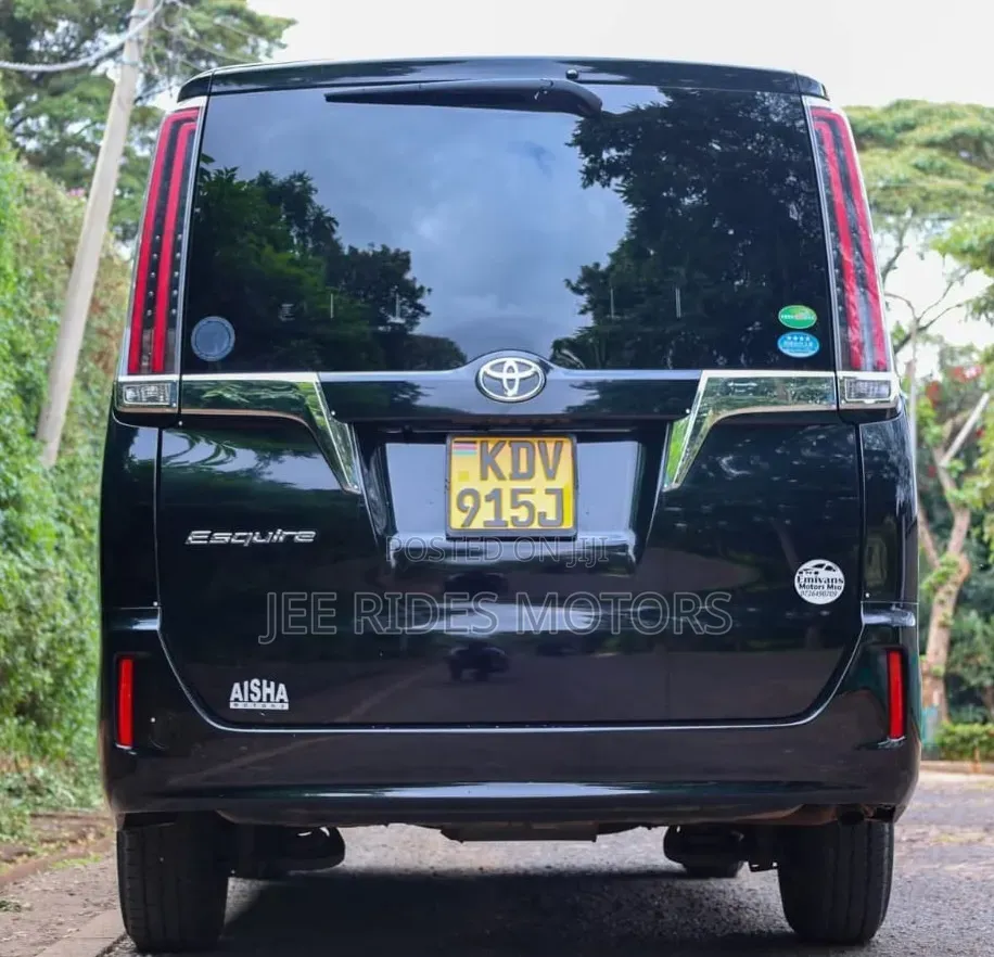 Toyota Esquire 2018 Matt Black