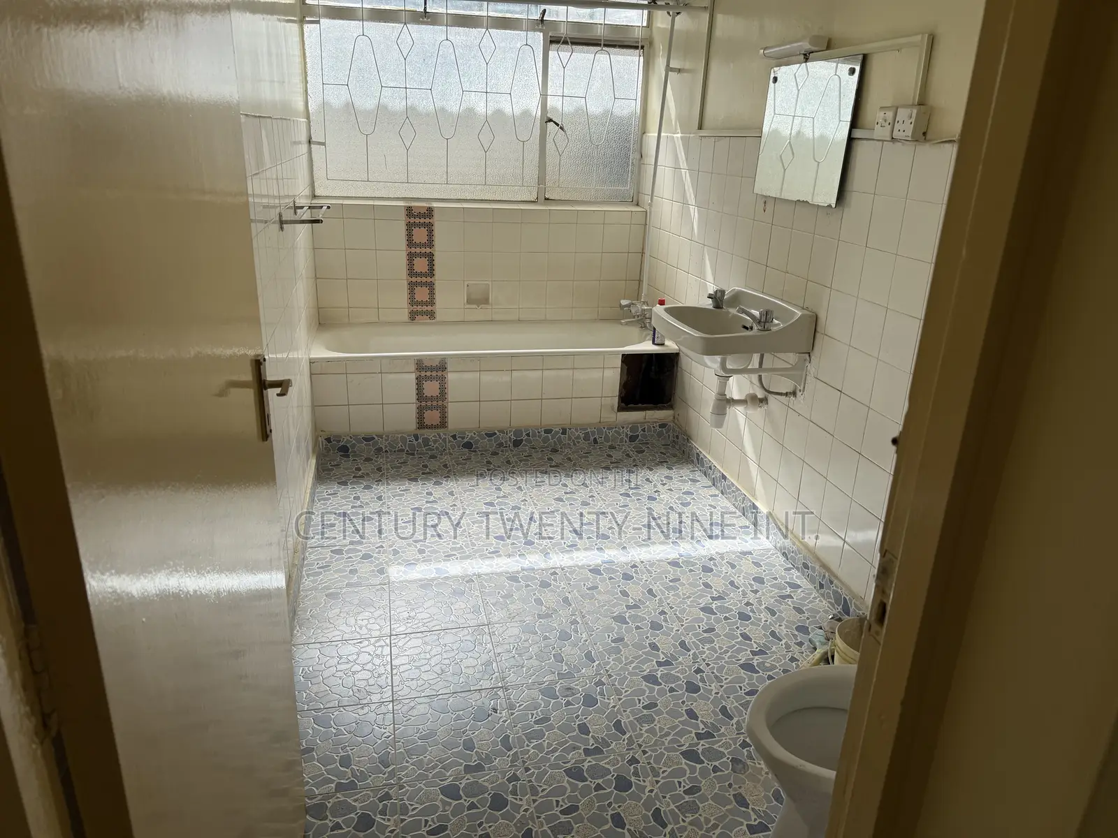 4bdrm Bungalow in 5Th Parklands Estate for rent