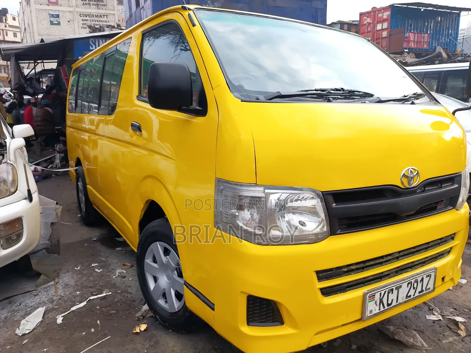 Toyota HiAce 2013 Yellow
