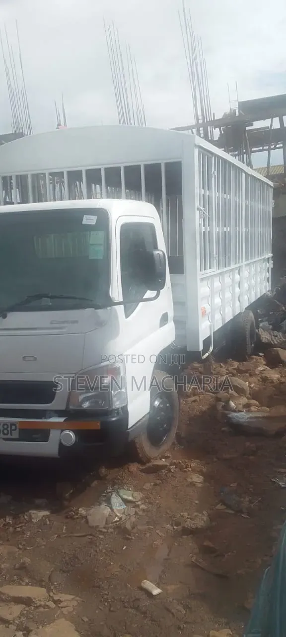 Mitsubishi Canter Ya Majani
