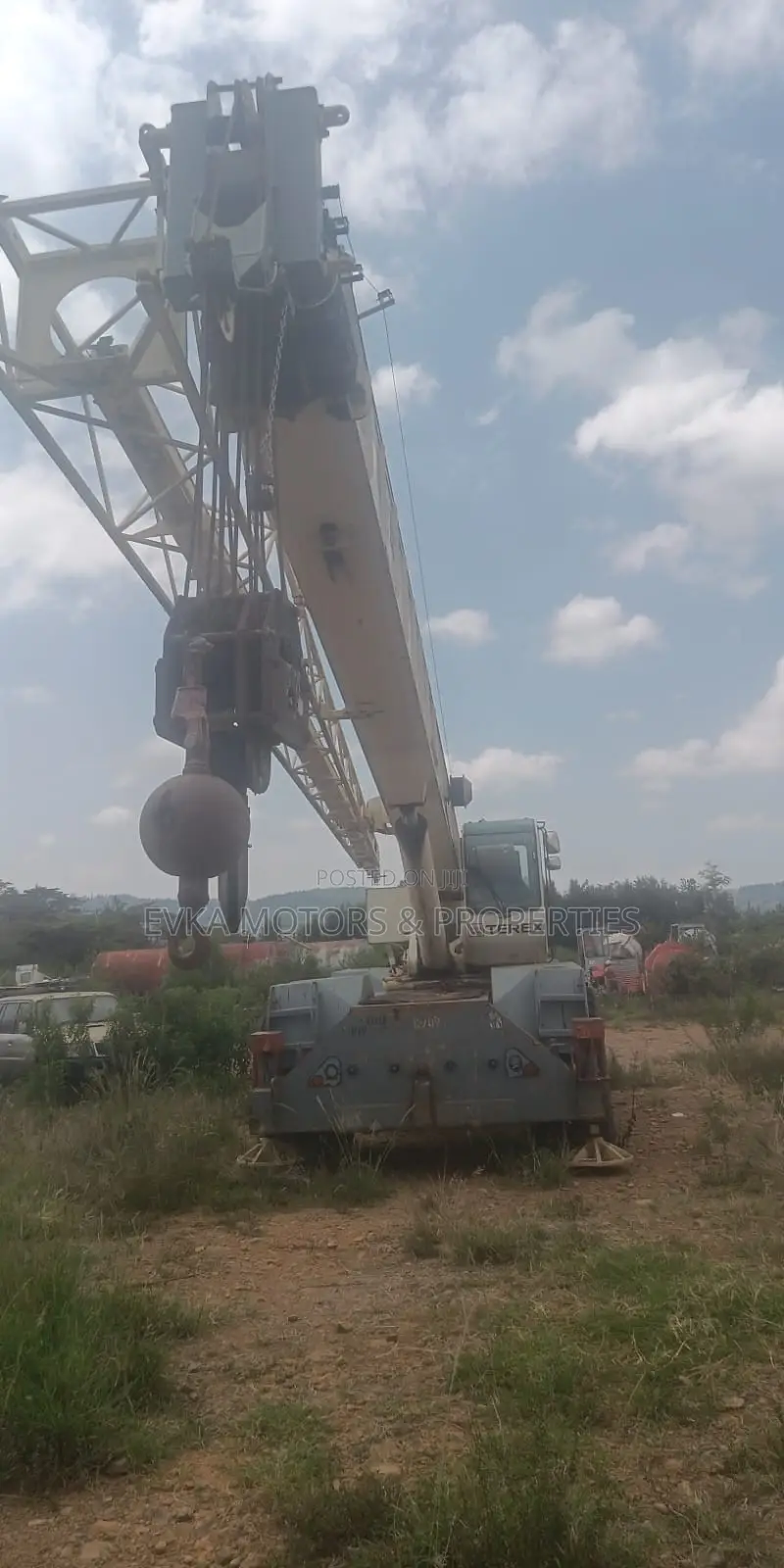 Crane for Sale. In Good Condition. Ready for Work