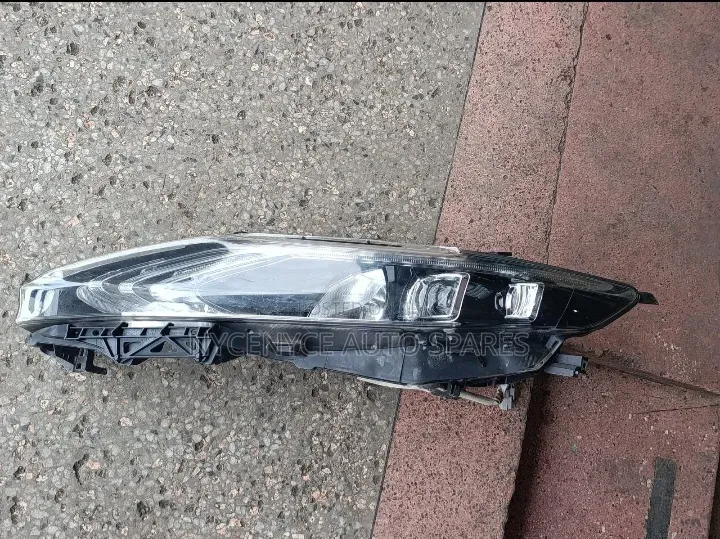 Harrier 2015 147 Headlights Xenon