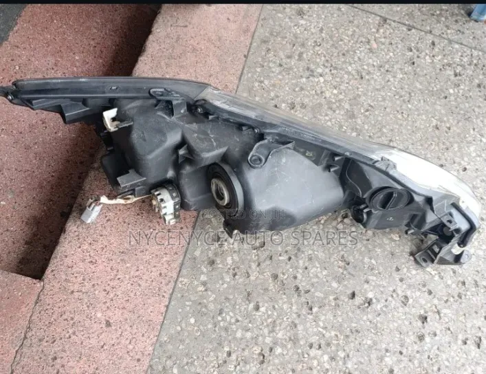 Harrier 2015 147 Headlights Xenon