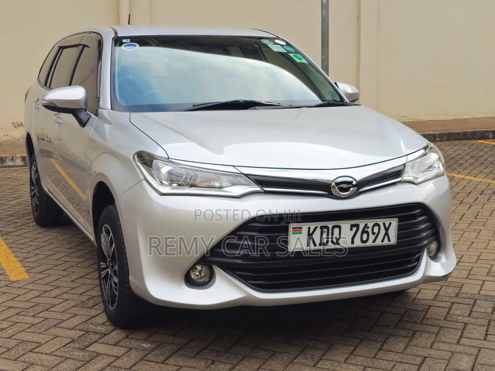 Toyota Corolla Fielder 2017 Silver