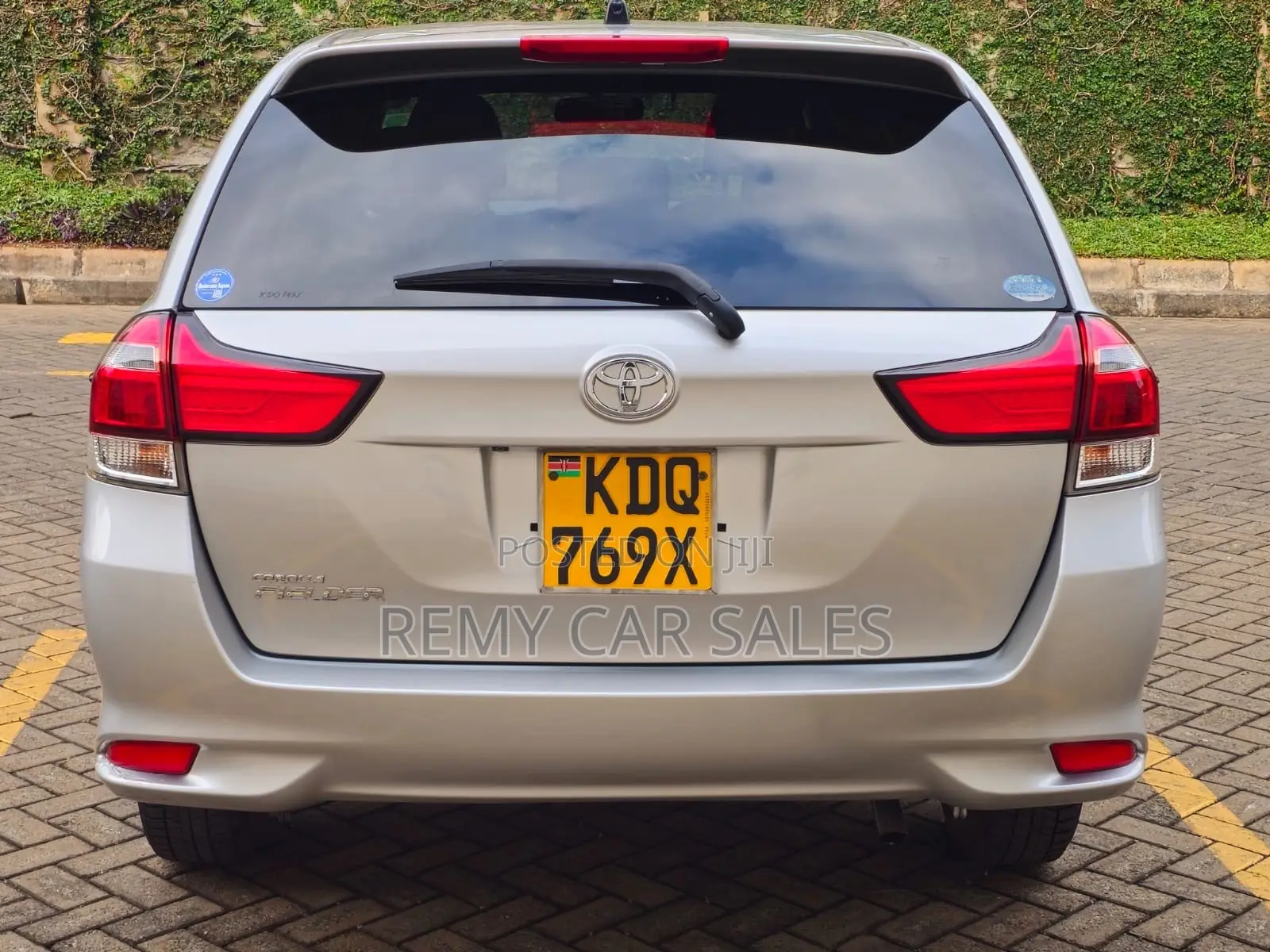 Toyota Corolla Fielder 2017 Silver